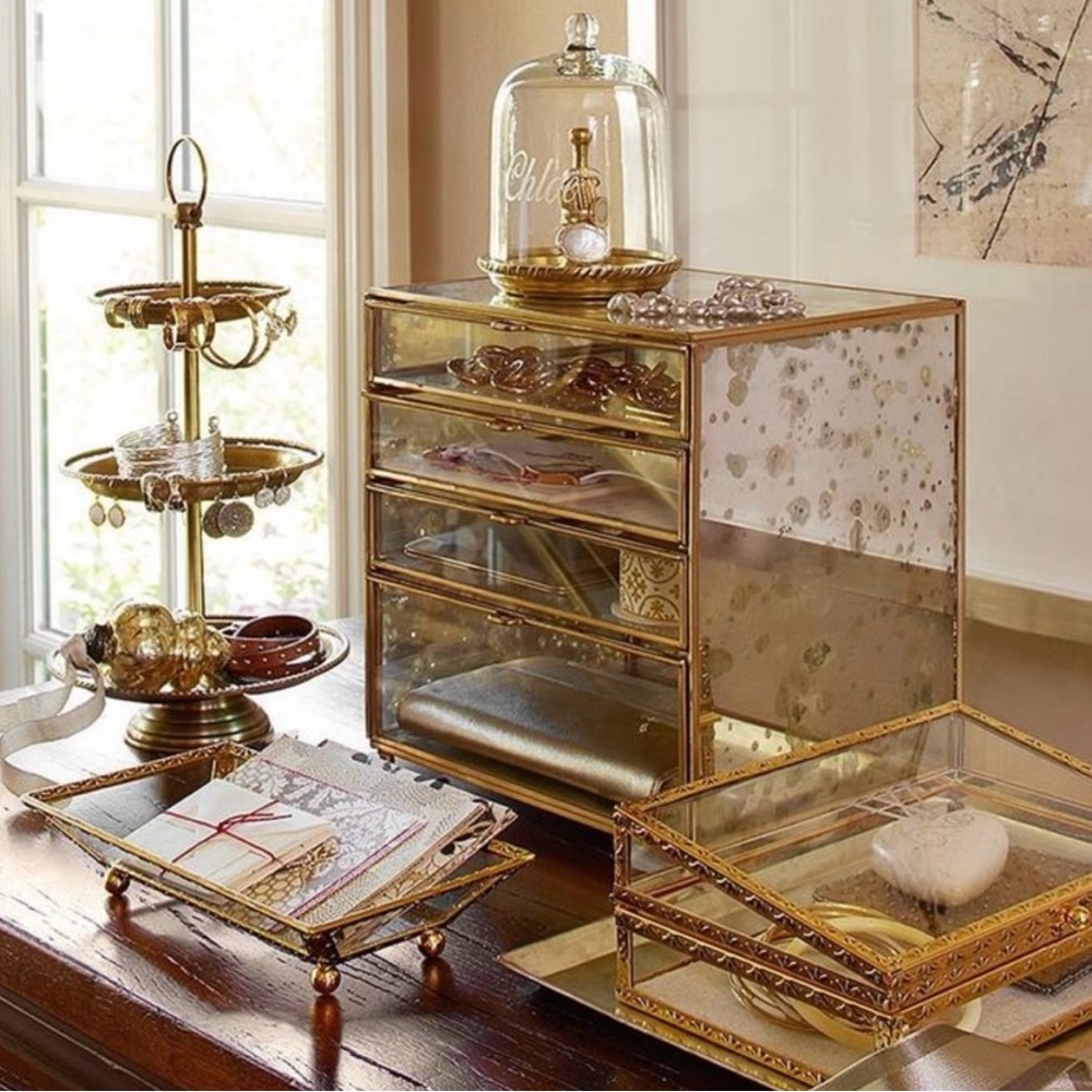 ** IN SEARCH OF** Any or all pieces of this beautiful jewelry organizer set